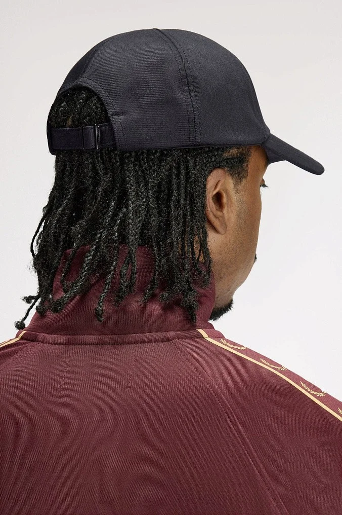 Кепка Fred Perry Embroidered Twill Cap